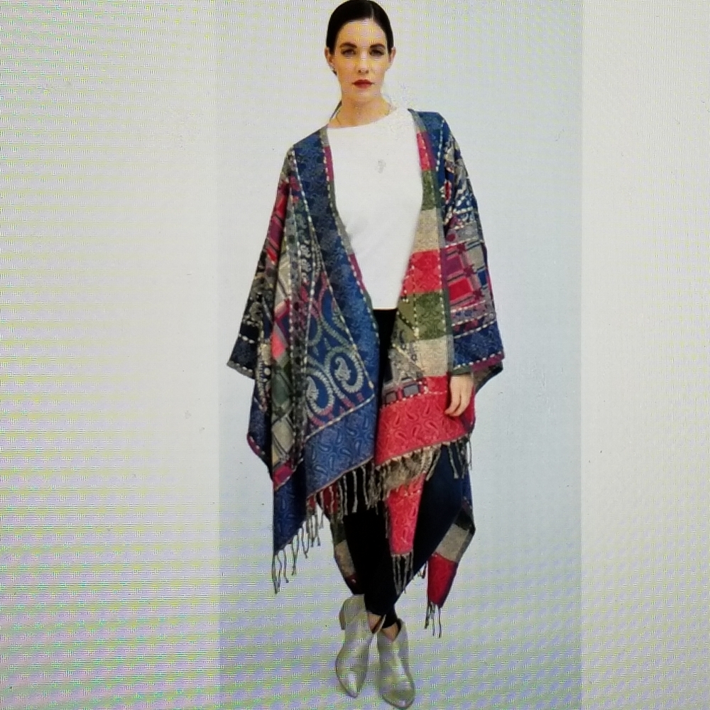 Fellowship Poncho Handwork Multi.